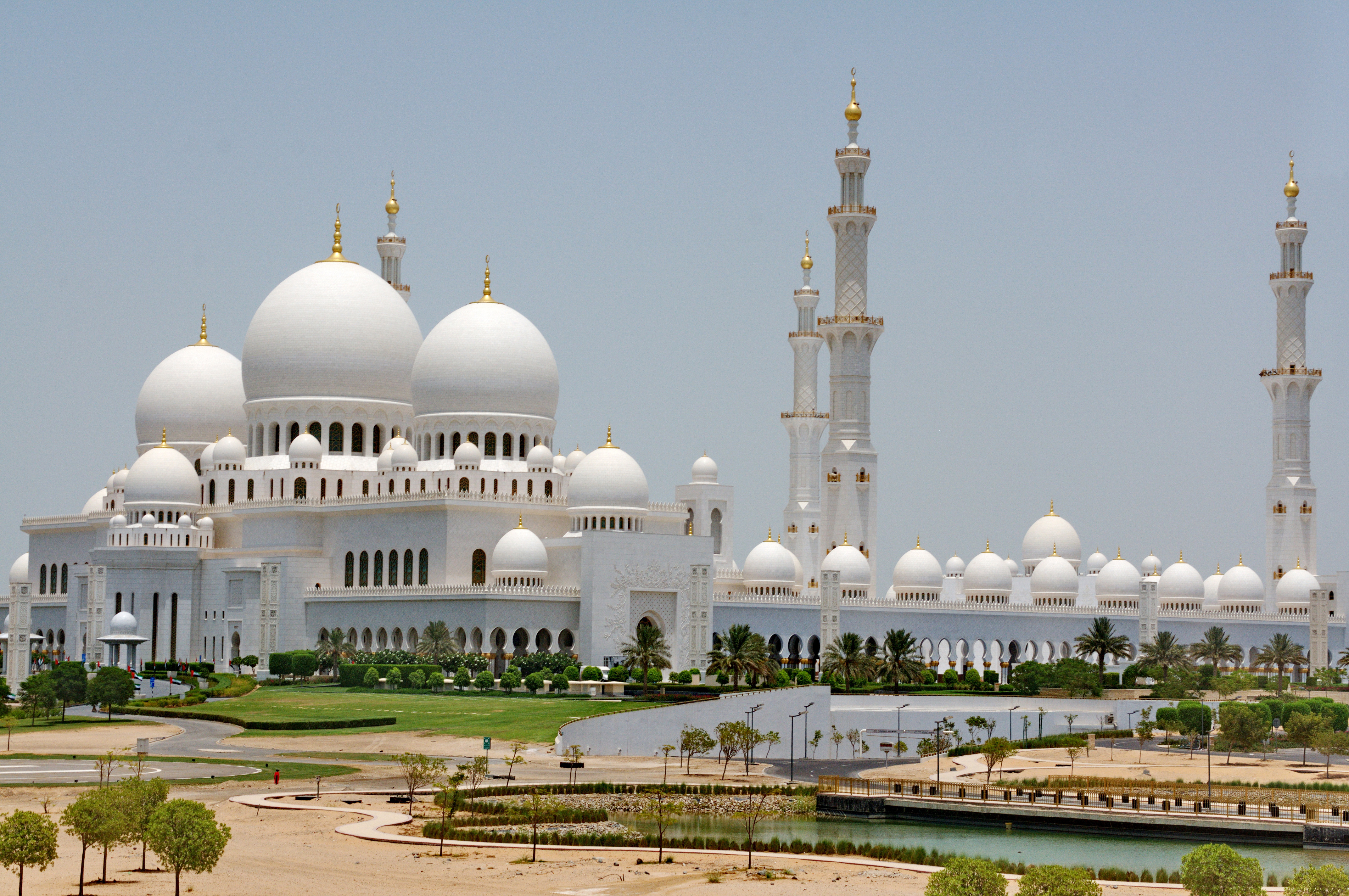 Datei:13-08-06-abu-dhabi-RalfR-05.jpg
